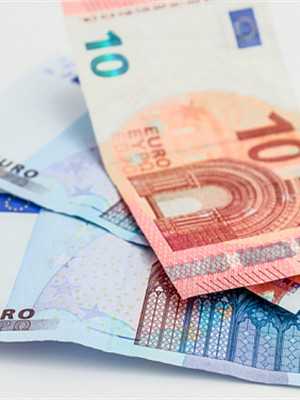 神奇宝贝日月篇：穿着熊霸气控场，捡漏王小智在线收服费洛美螂！